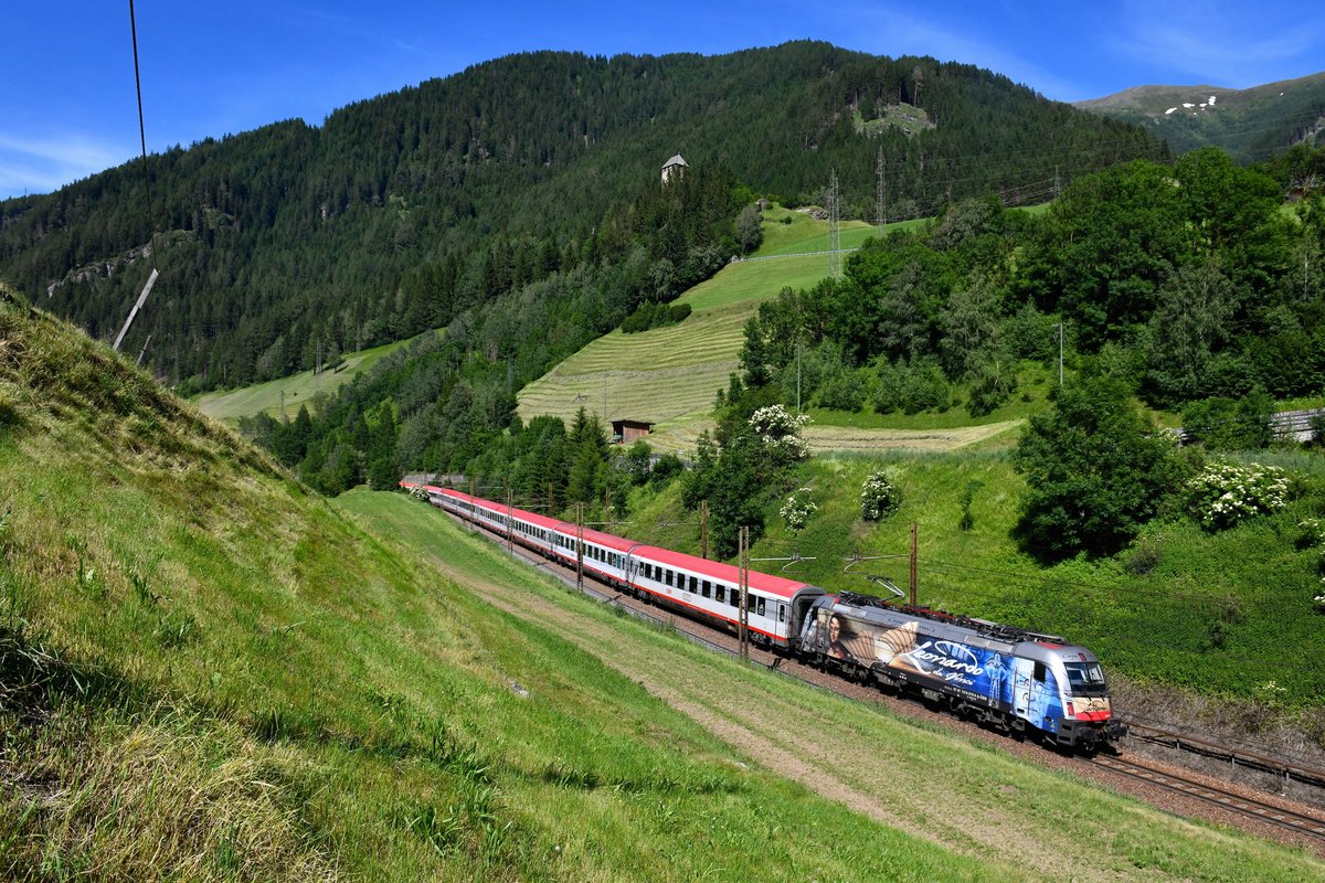 1216 019 mit EC 89 am 25.06.2019 bei Novale. Bahnbilder.de