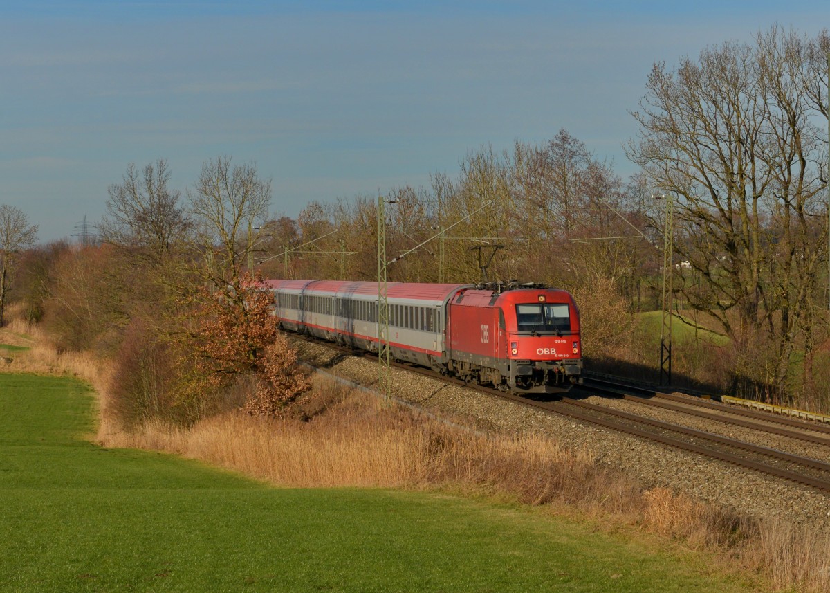1216 019 mit EC 89 am 13.12.2015 bei Hilperting. 