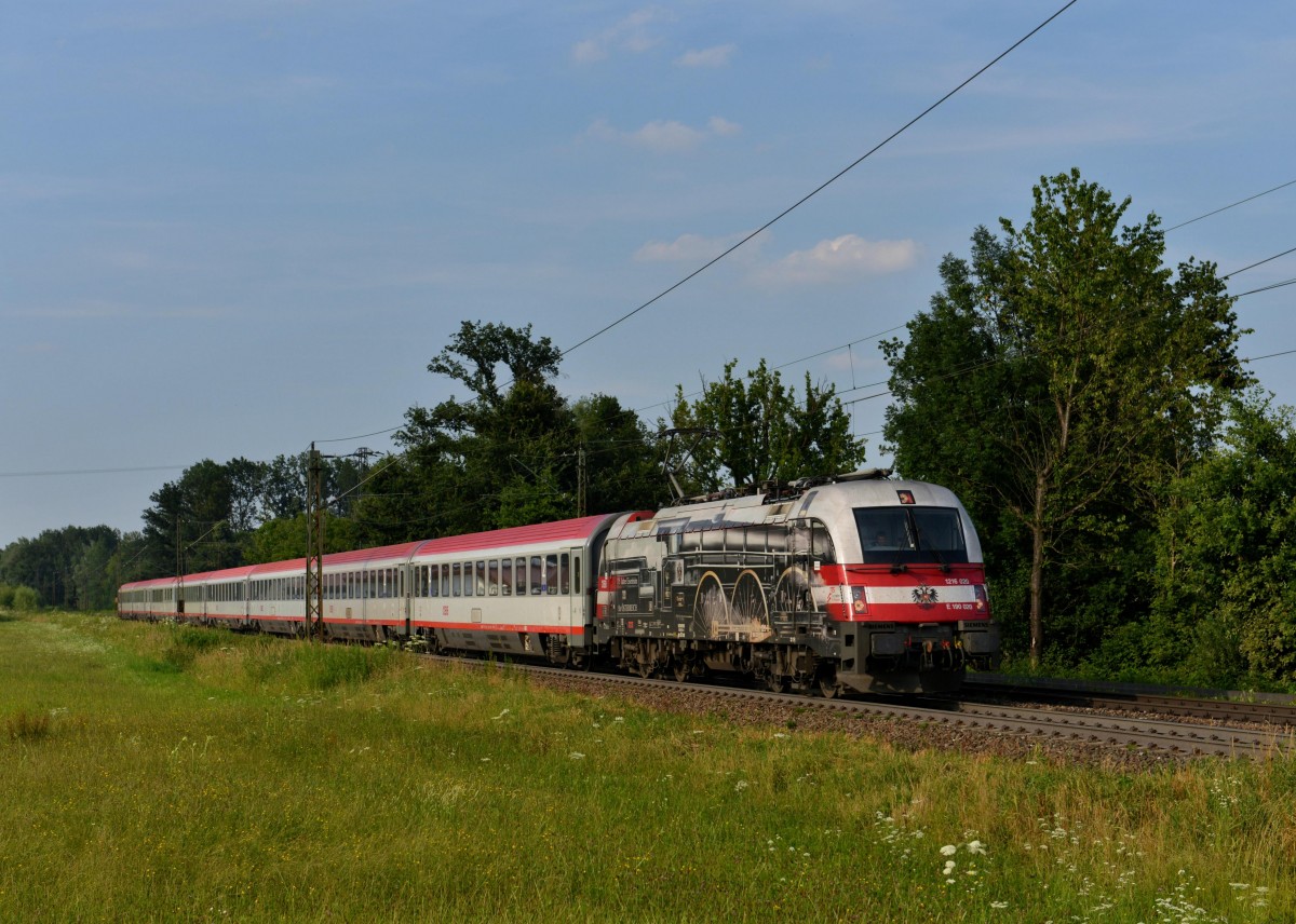 1216 020 mit EC 189 nach Innsbruck am 20.07.2013 bei Happing.