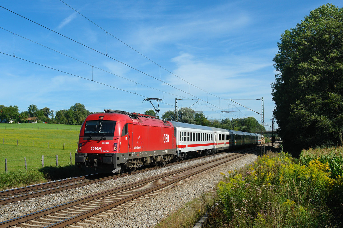 1216 020 mit EC 85 am 14.08.2011 bei Vogl. 