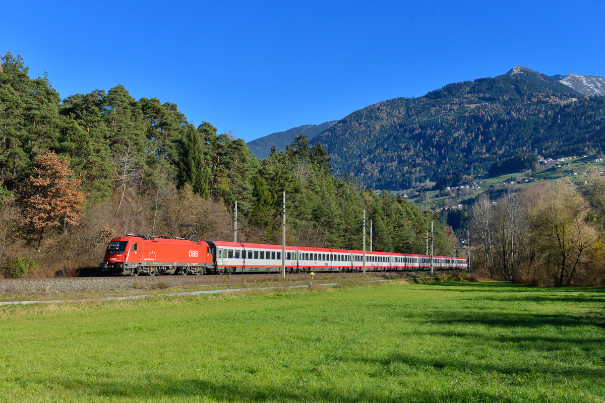 1216 021 mit EC 89 am 17.11.2012 bei Terfens. 
