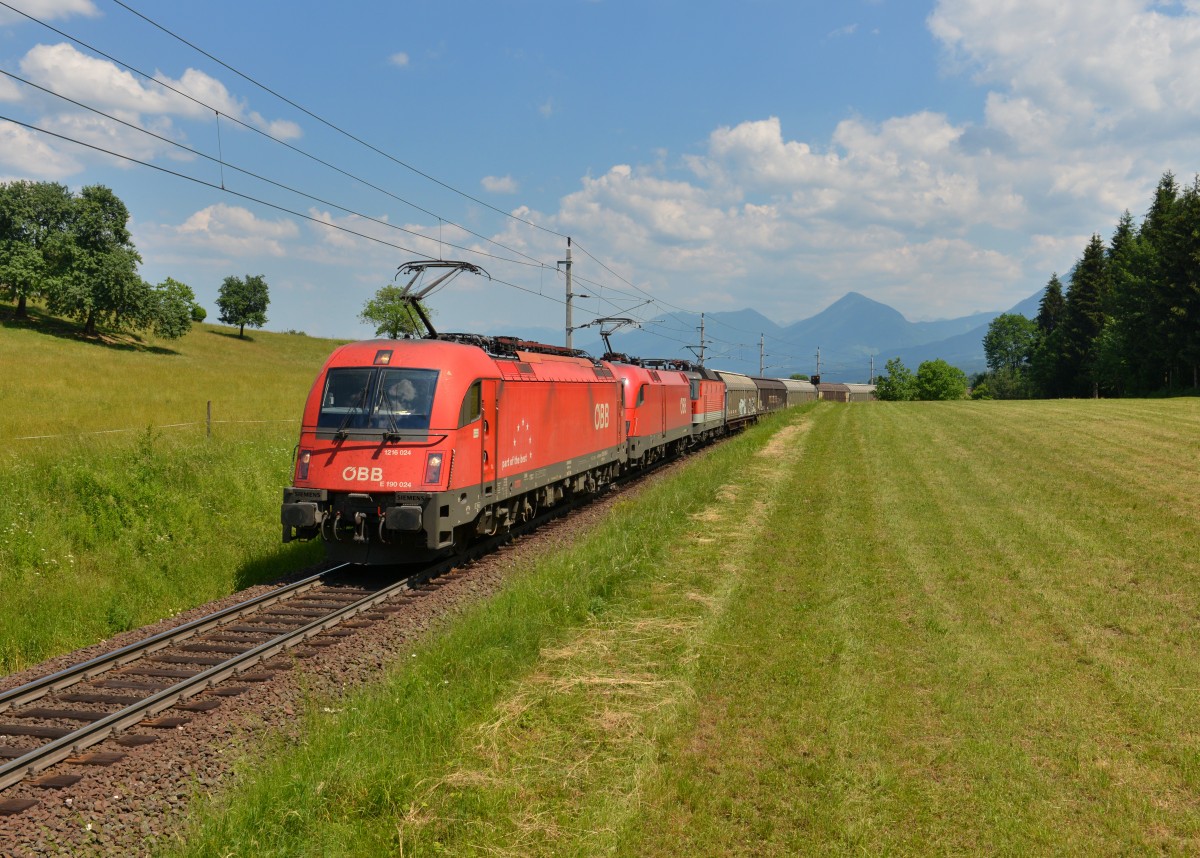 1216 024 + 1016 048 + 1144 107 mit einem Güterzug am 08.06.2015 bei Rosenbach. 
