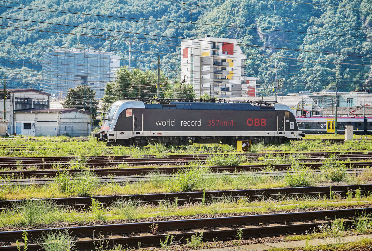 1216 025-7 steht am 25.8.2017 im Bahnhof Bolzano/Bozen.