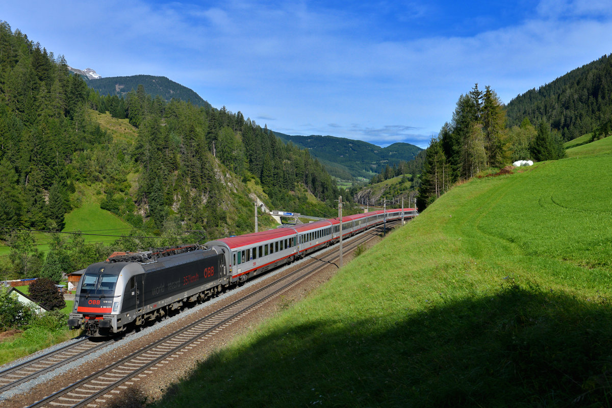 1216 025 mit EC 81 am 13.09.2017 bei Wolf am Brenner. 