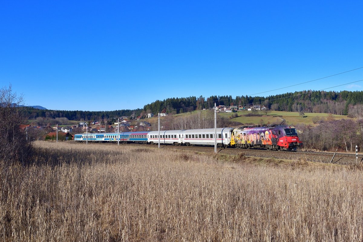 1216 141 mit EC 211 am 28.12.2019 bei Finkenstein.