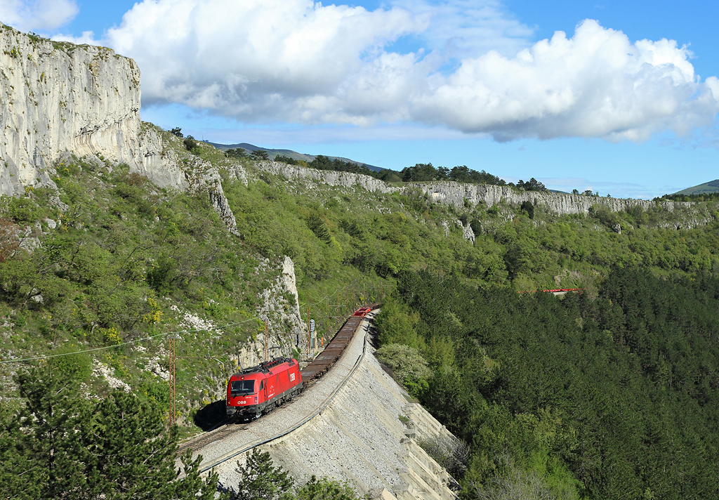 1216 142 approaches Črnotiče whilst working an empty car train from the Port of Koper, 14 April 2016