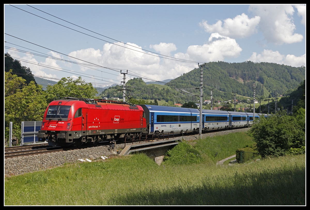 1216 228 mit RJ71 bei Bruck an der Mur am 3.06.2019.