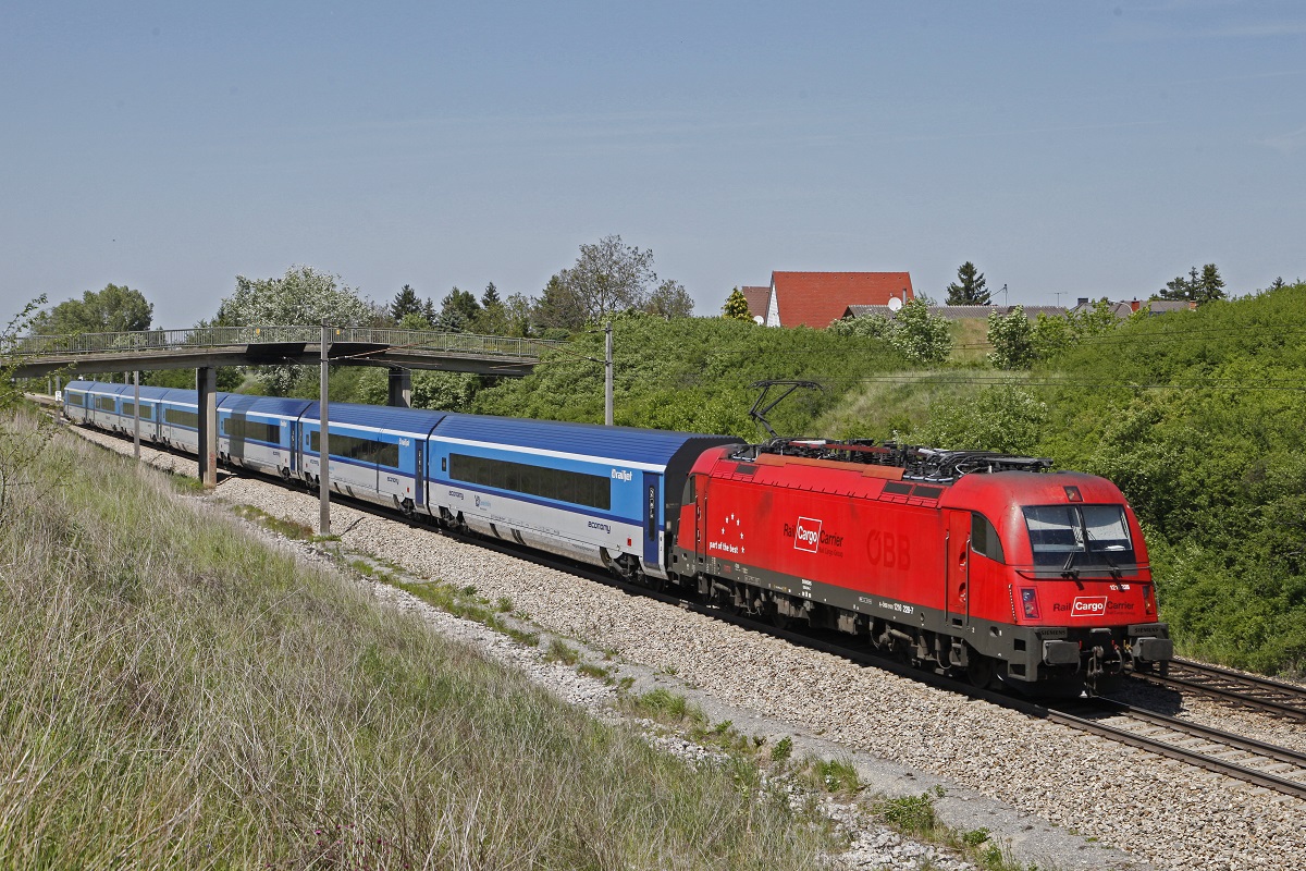 1216 228 mit RJ75 in Rabensburg am 18.05.2017