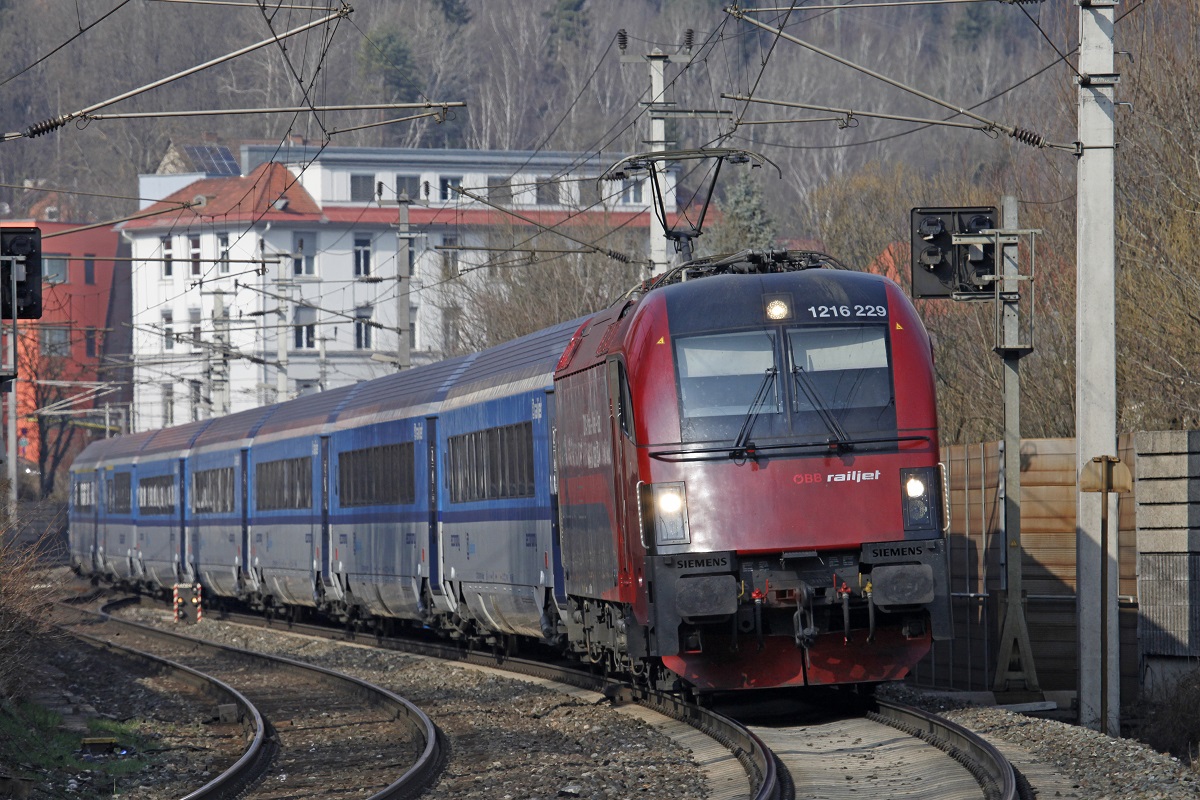 1216 229 mit RJ73 in Kapfenberg am 24.03.2015.