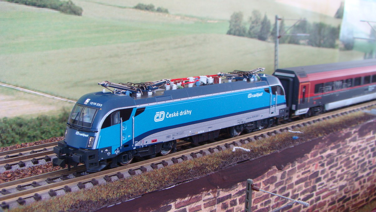 1216 233 CD Railjet Fleischmann auf meiner Anlage 15.03.2017