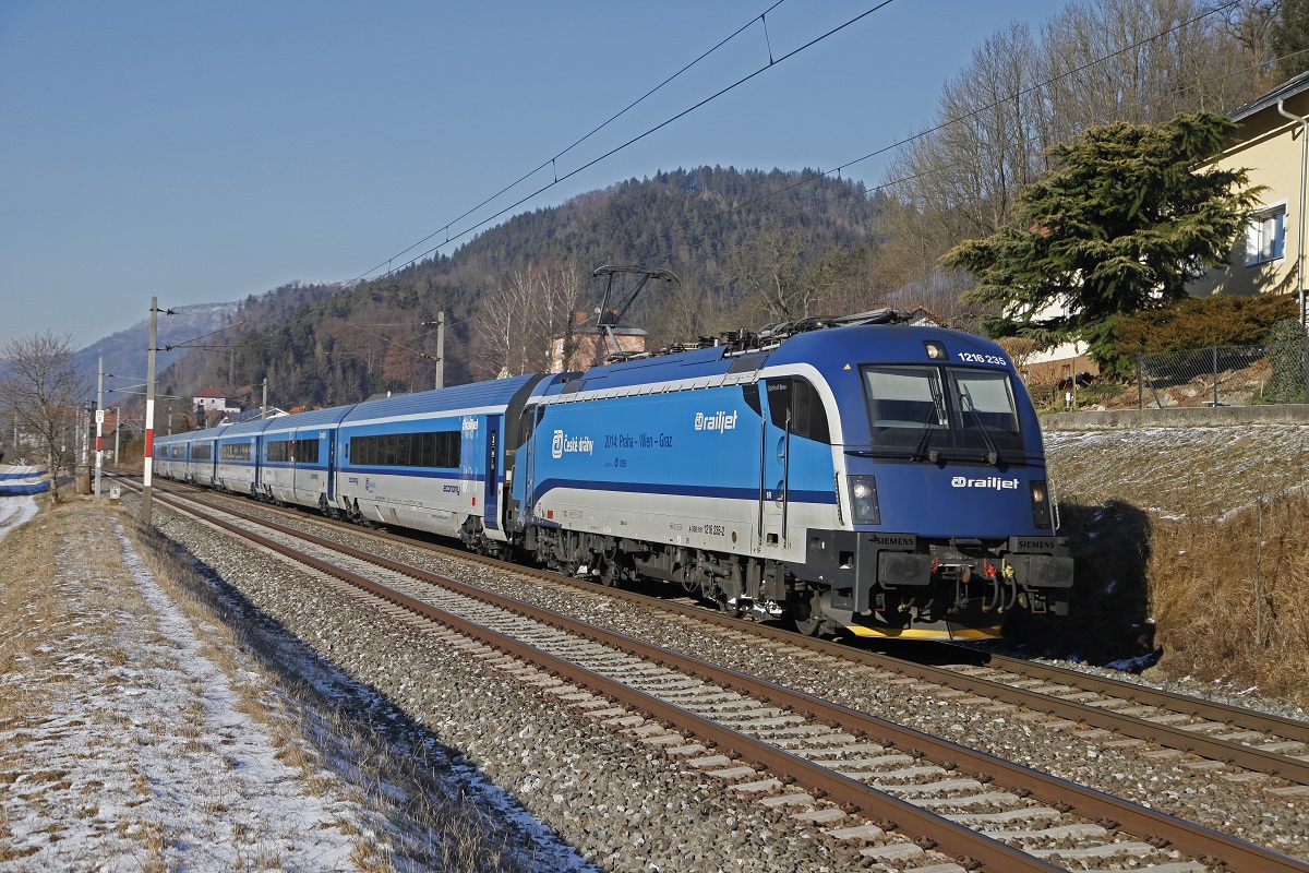 1216 235 mit RJ71 bei Mixnitz-Bärenschützklamm am 11.01.2017.