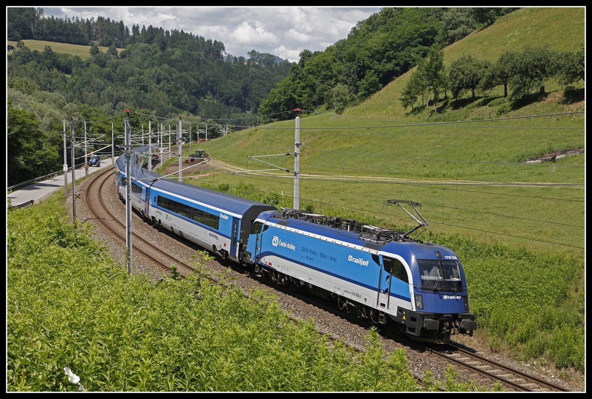 1216 235 mit RJ73 in Bruck/Mur Übelstein am 24.06.2019.