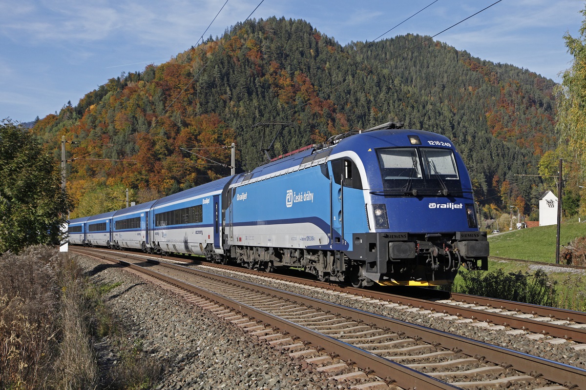 1216 249 mit RJ73 bei Mixnitz - Bärenschützklamm am 17.10.2017.