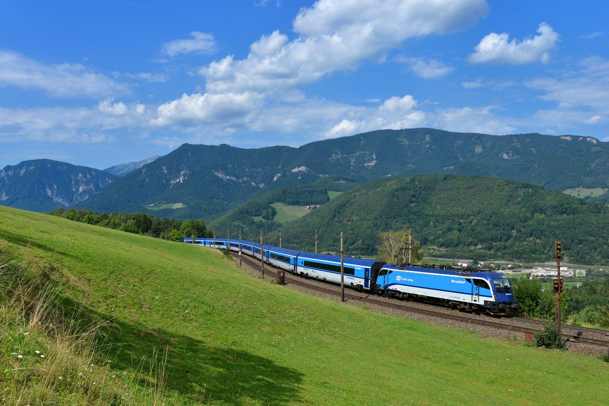 1216 250 mit einem RJ am 26.08.2017 bei Eichberg. 