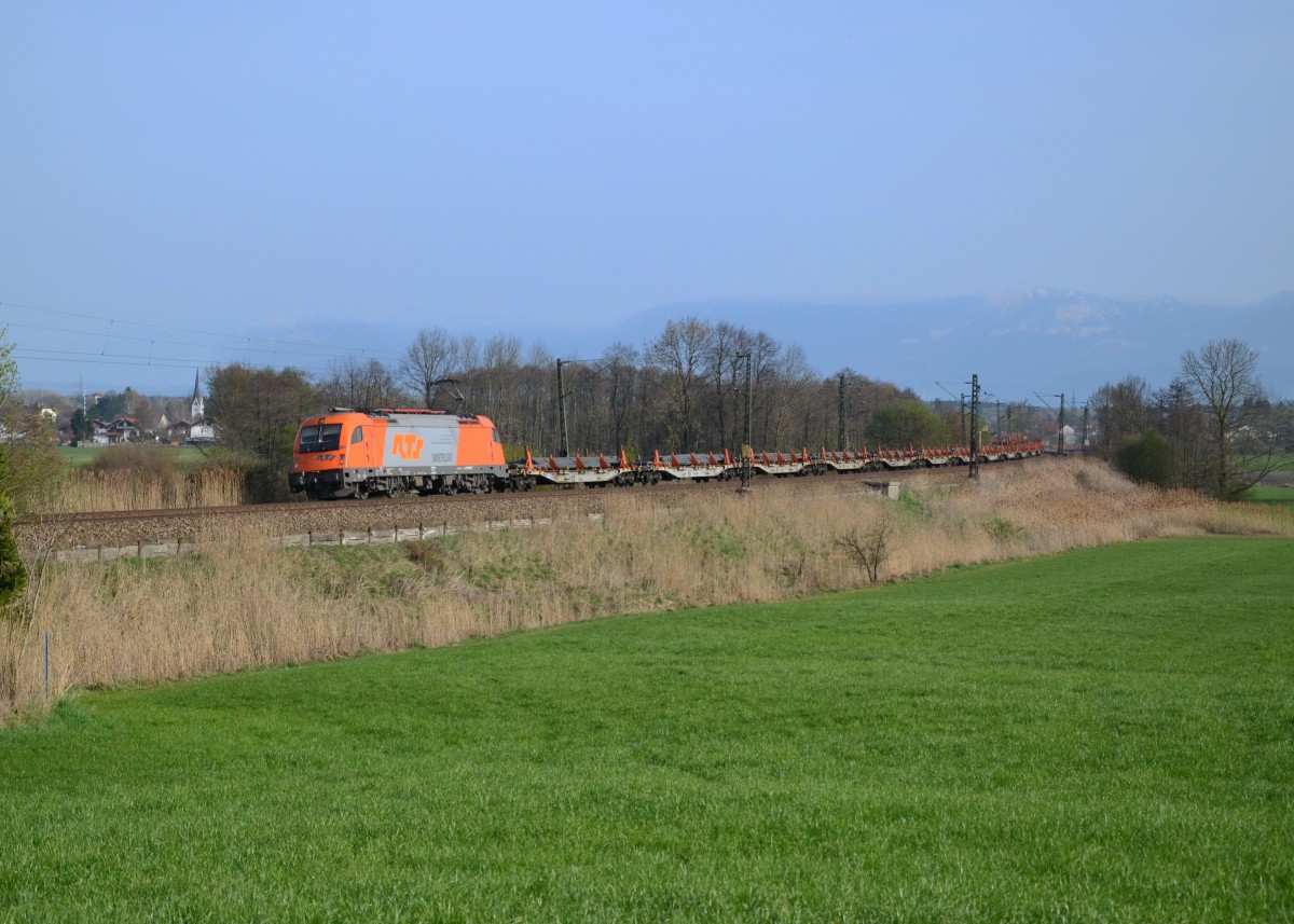 1216 902 mit einem Stahlzug am 01.04.2014 bei Rann.