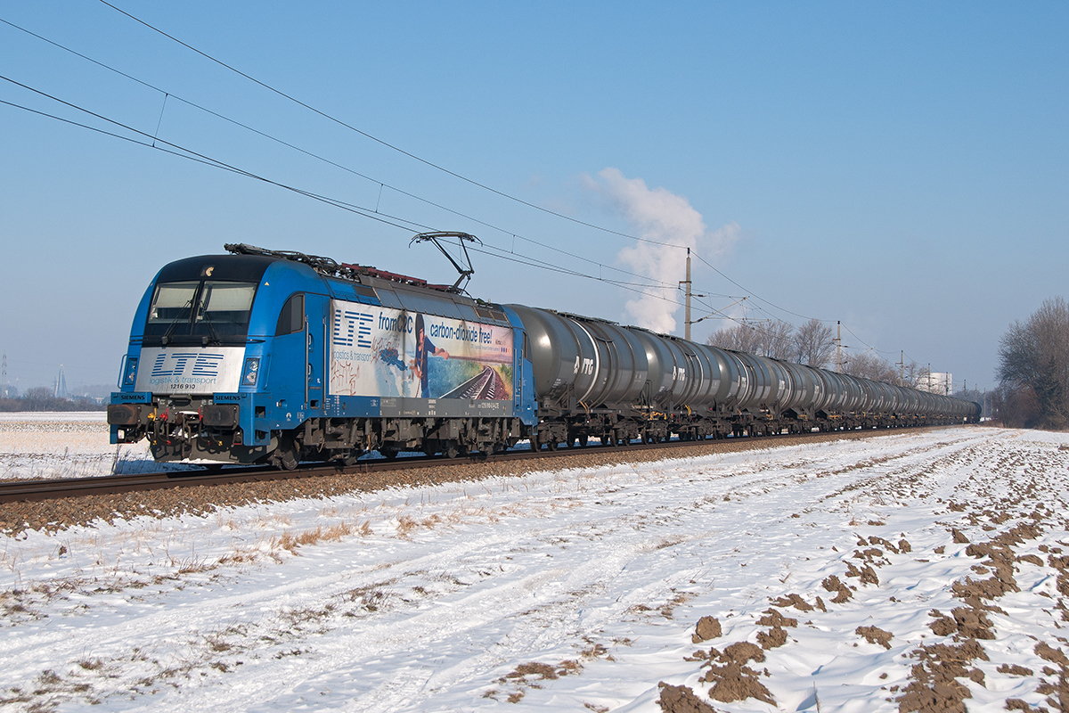 1216 910 LTE Logistik & Transport war am 11.01.2017 kurz nach Tulln Stadt auf der Verbindungsstrecke Tulln-St. Pölten in Richtung Westen unterwegs.