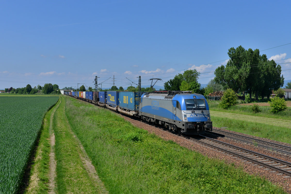 1216 920 mit DGS 41157 am 26.05.2016 bei Plattling. 