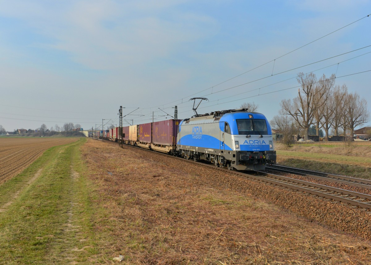 1216 920  mit einem KLV am 24.03.2015 bei Plattling. 
