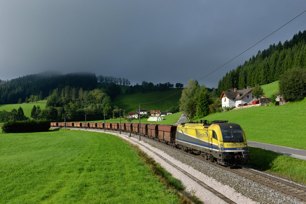 1216 931 mit einem Erzzug am 04.09.2017 bei Windischgarsten.