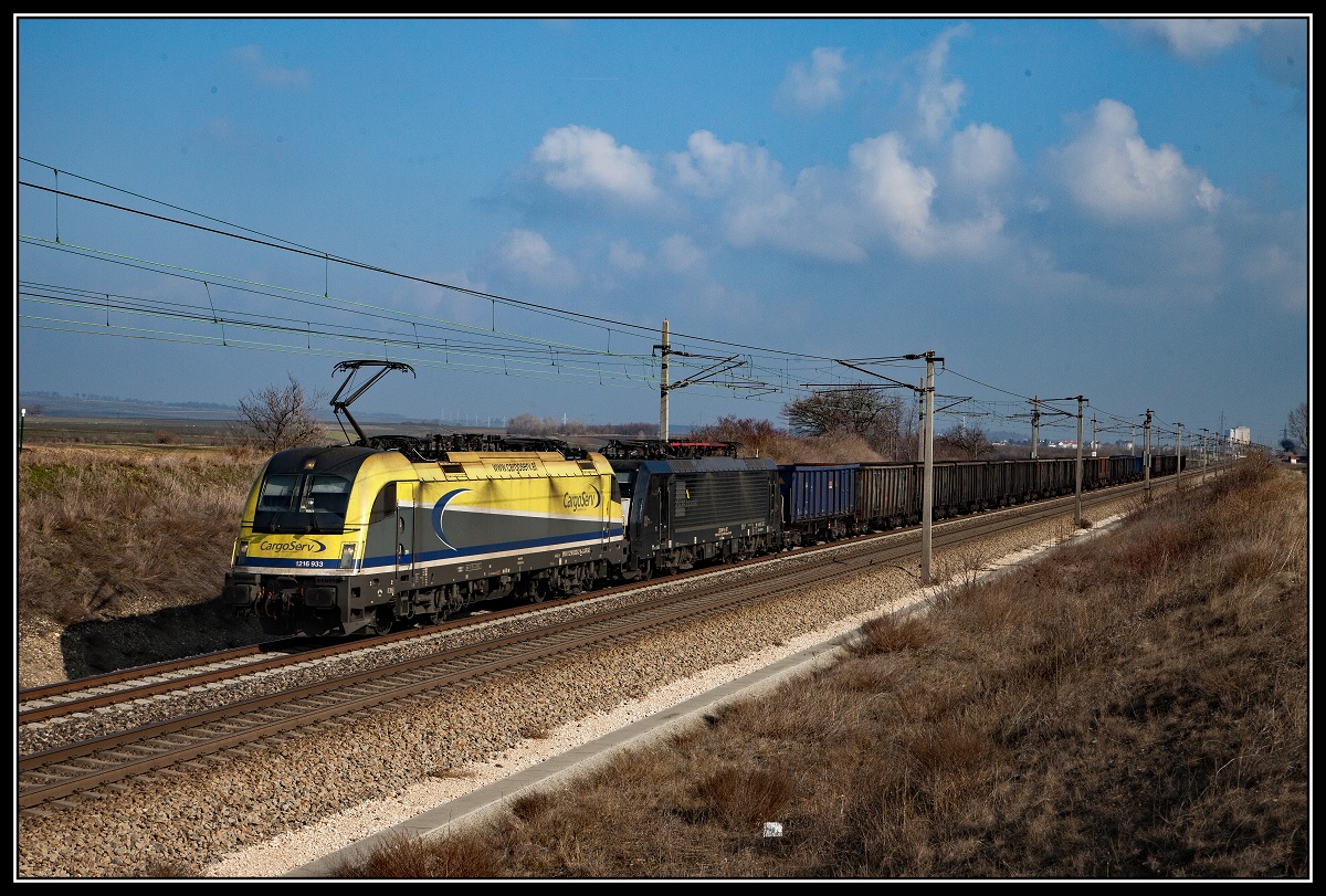 1216 933 + 189.... mit Güterzug bei Tallesbrunn am 15.02.2018.