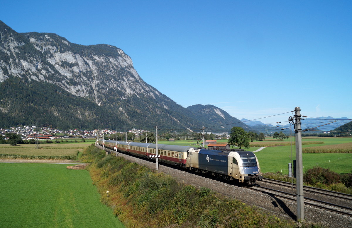 1216 950 der Wiener Lokalbahnen mit dem AKE Rheingold nach Steinach in Tirol bei Langkampfen, 29.09.2019.
