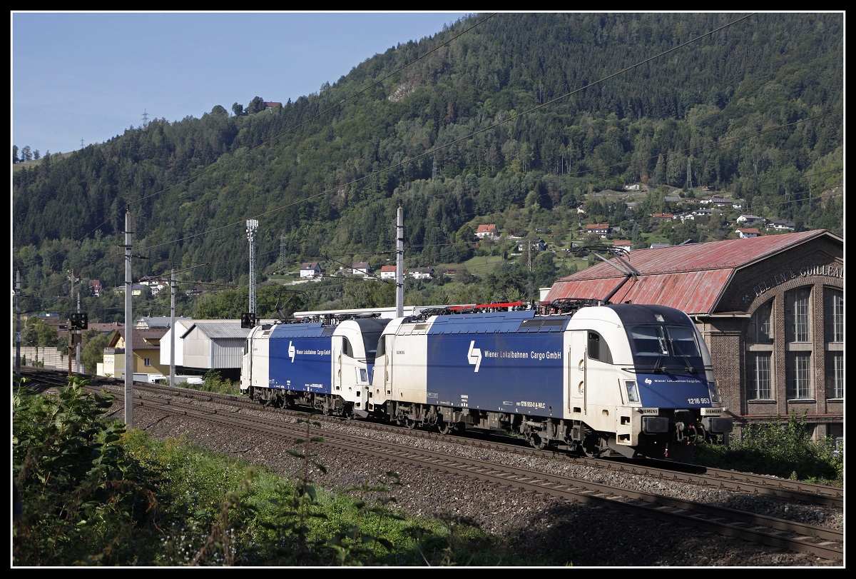 1216 953 + 1216 952 als Lokzug bei Kapfenberg am 20.09.2019.