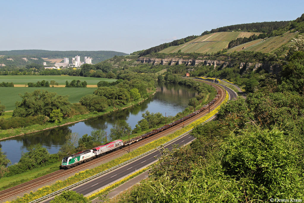 1216 960 + 330094 mit Güterzug am 13.05.2015 bei Himmelstadt.