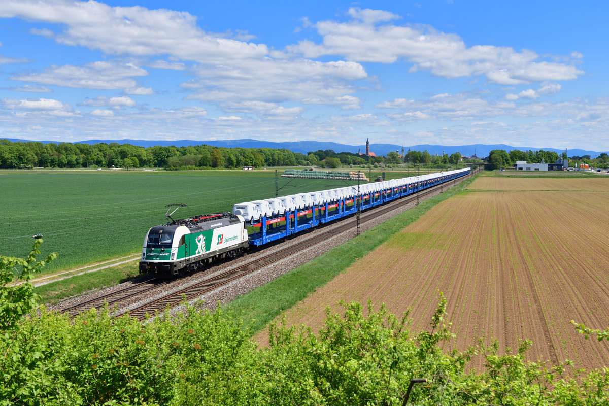 1216 960 mit einem Autozug am 06.05.2020 bei Straubing.