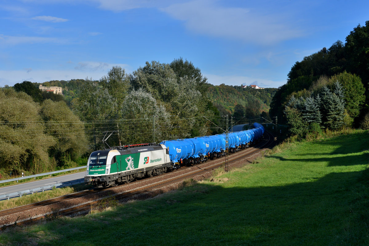 1216 960 mit einem Kesselzug am 05.10.2016 bei Pleinting. 