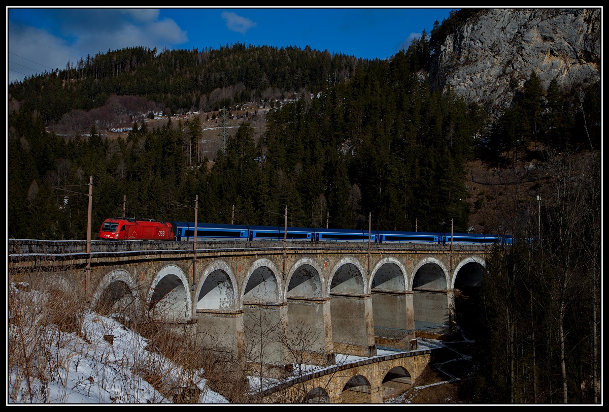 1216... mit RJ71 auf dem Kalte-Rinne-Viadukt am 8.03.2018.