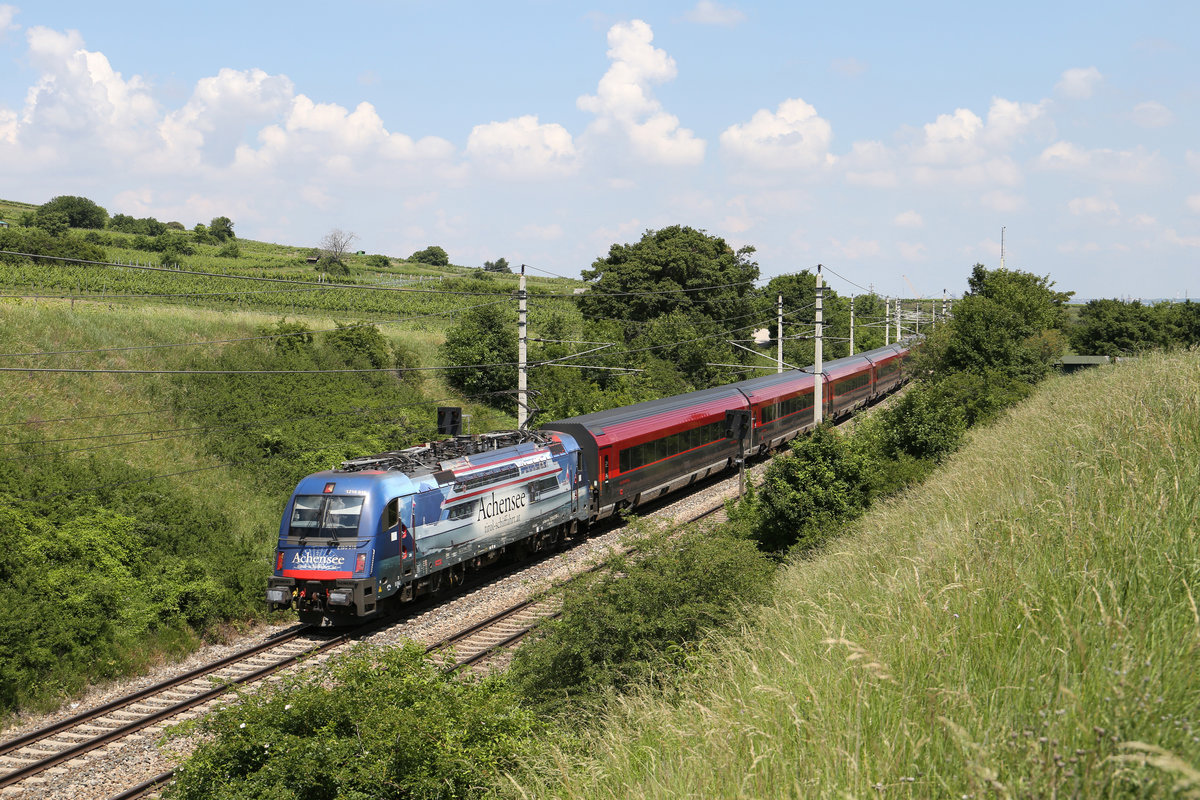 1216.019 fährt mit RJ-133 zwischen Mödling und Guntramsdorf,am 26.5.18