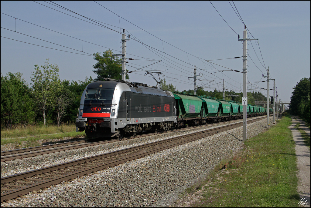 1216.025 mit GAG 48181 (Ebenfurth-Tarvisio Boscoverde) am 11.09.16 auf der Neunkirchner-Allee bei St.Egyden.