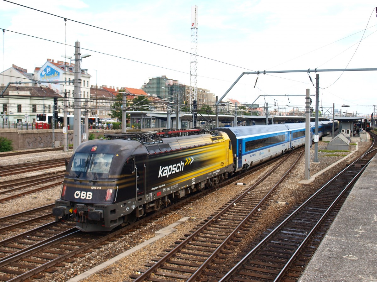 1216.210 als Ec 75 Wien Meidling am 25.6.14 da eine andere 1216 im Cd Lackierung ausgefallen ist sprang die 1216.210 ein 