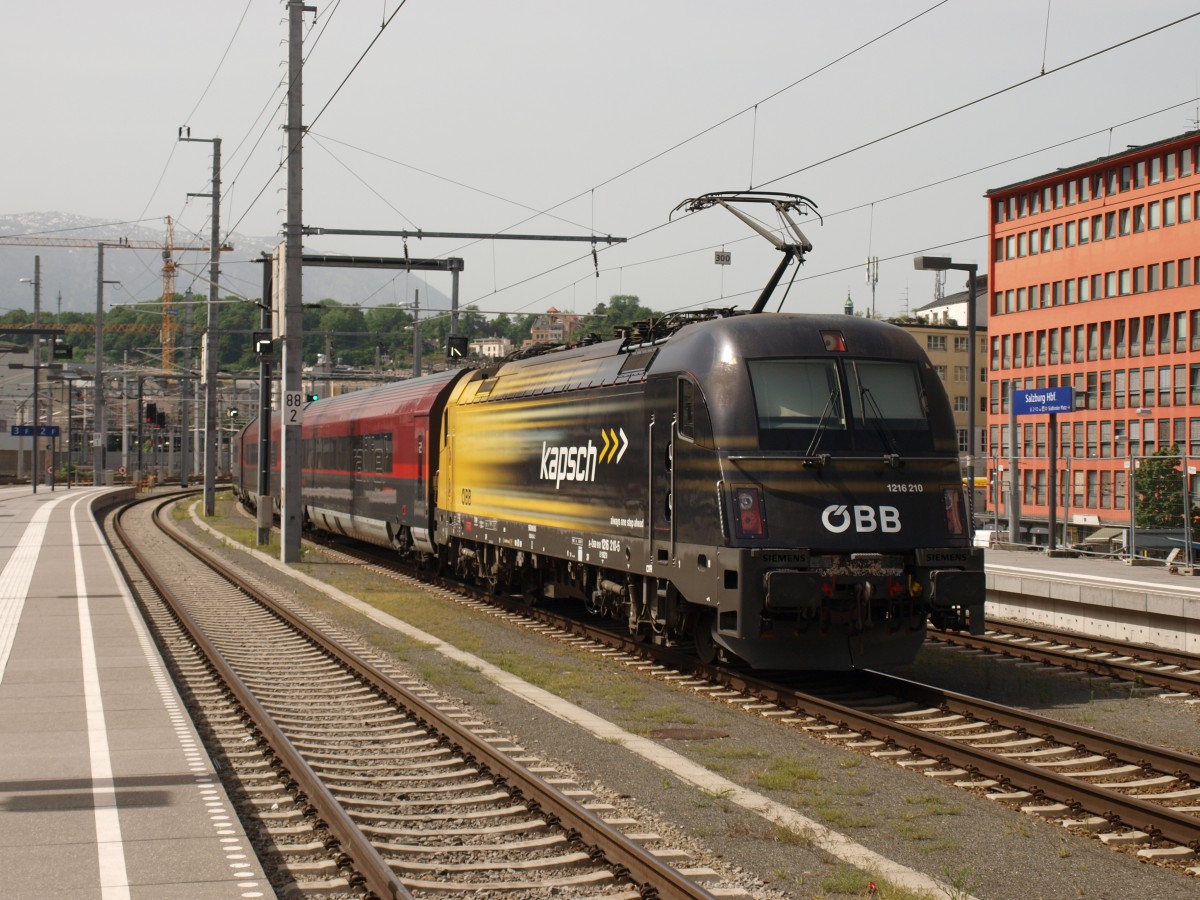 1216.210 mit dem SRj 20048
 in Salzburg Hbf 22.5.14 