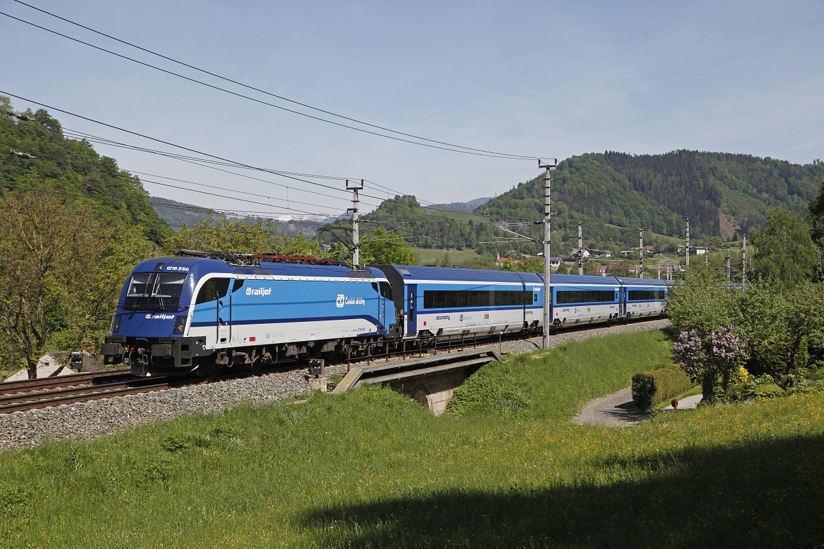 1216.250,RJ557 Bruck/Mur Übelstein am 12.05.2015.