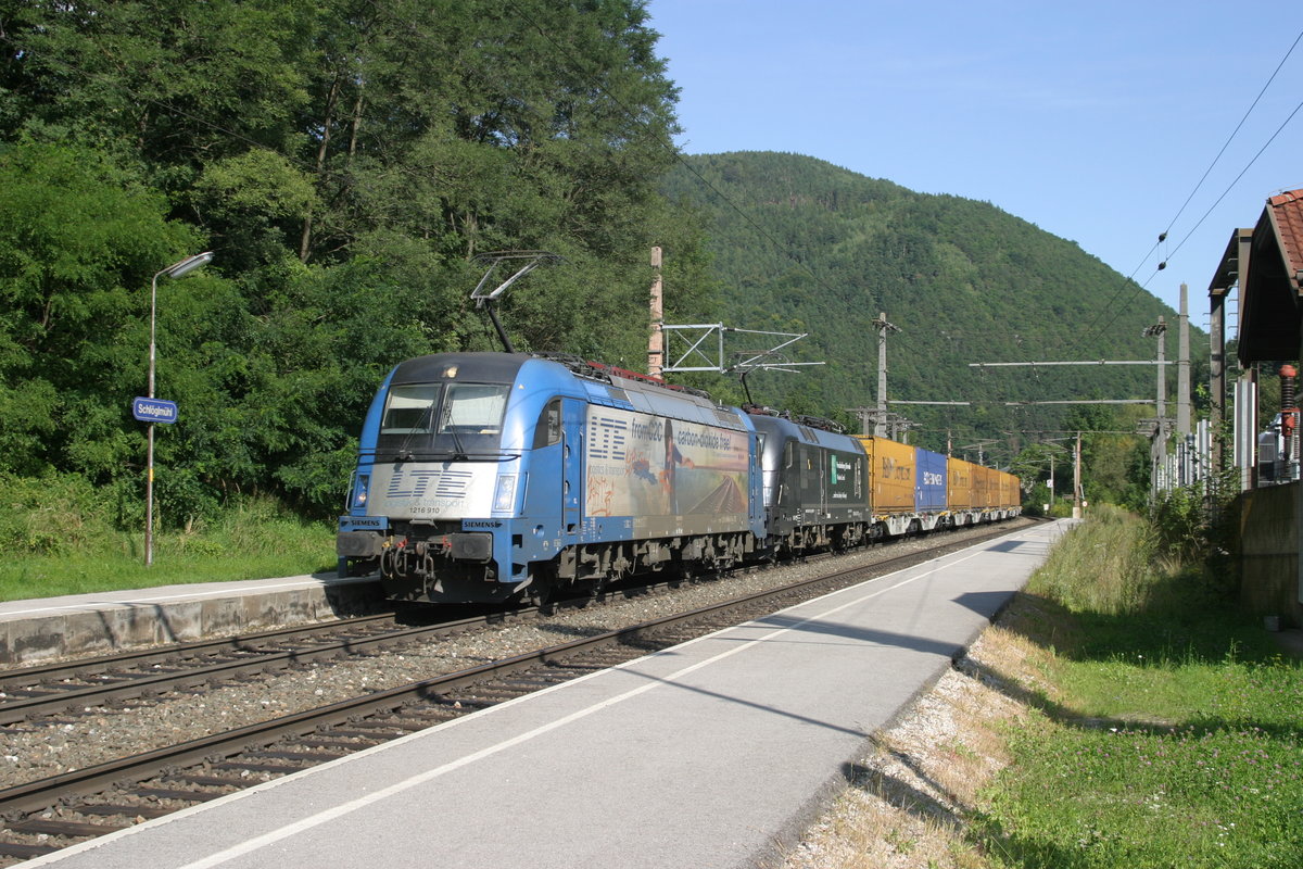 1216.910+182 ziehen einen Container-GAG durch die Hst.Schlöglmühl am 20.8.16