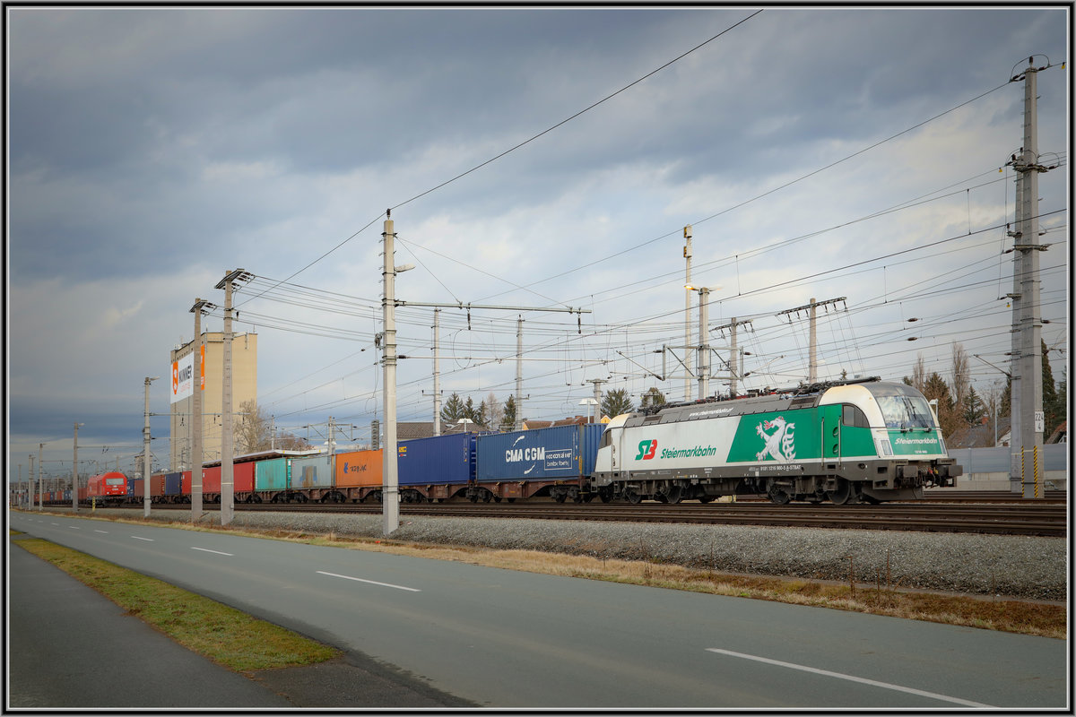 1216.920 im Bahnhof Kalsdorf rollte kalt am Zugschluss mit. 
8.03.2019