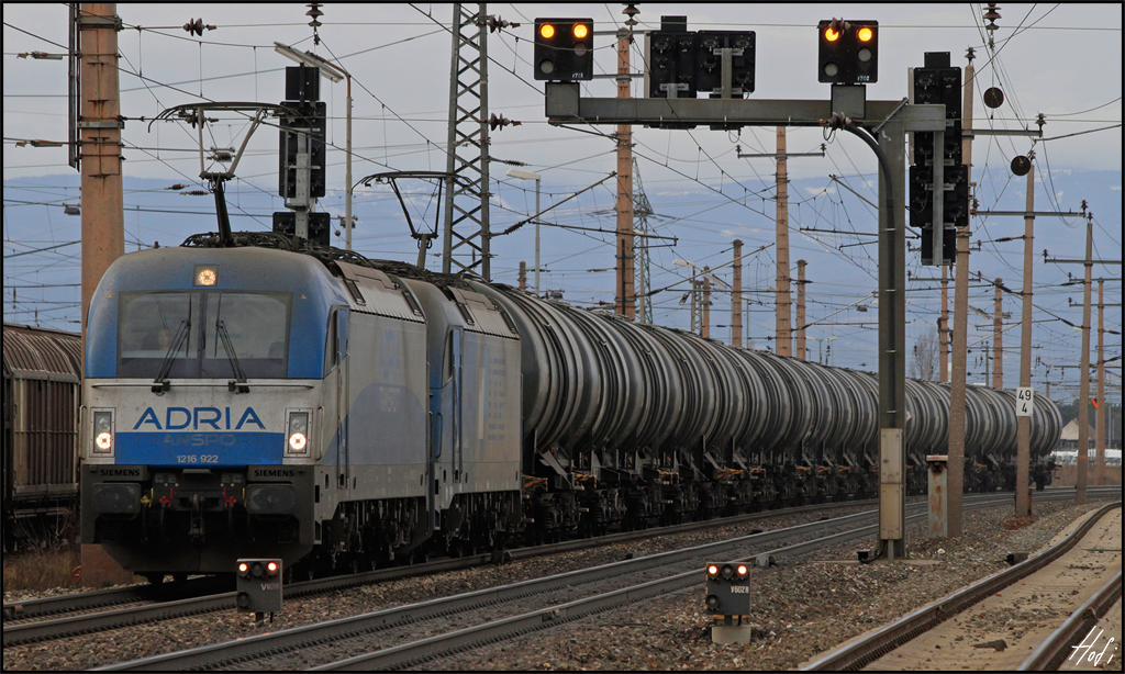 1216.922+1216.910 am 19.01.14 mit LTE SGAG 48278 (Tbv-He) beim Einfahrsignal von Wr.Neustadt.