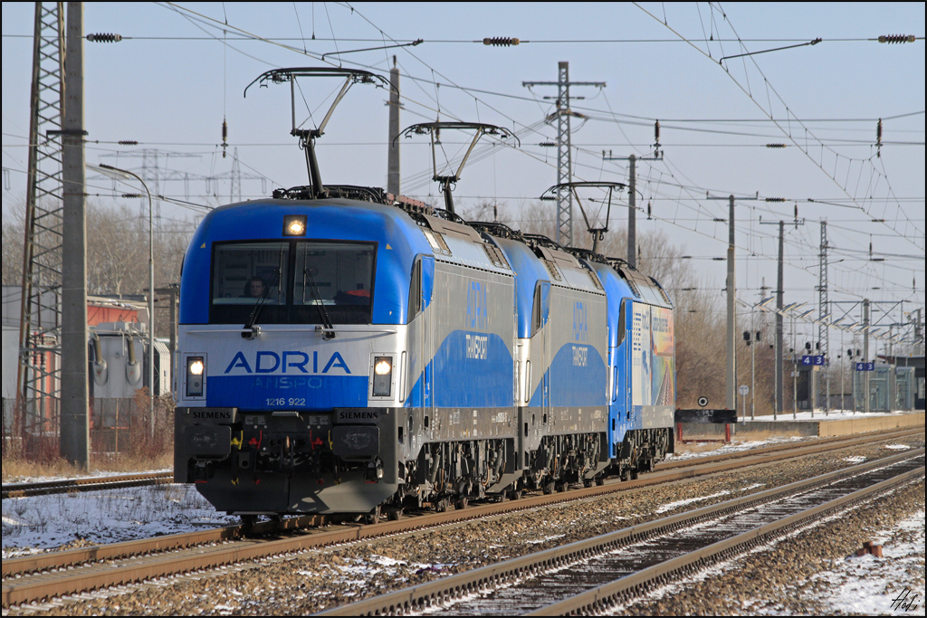 1216.922+920+910 fuhren am 30.12.14 als Lokzug durch Götzendorf Ri. Gramtaneusiedl.
