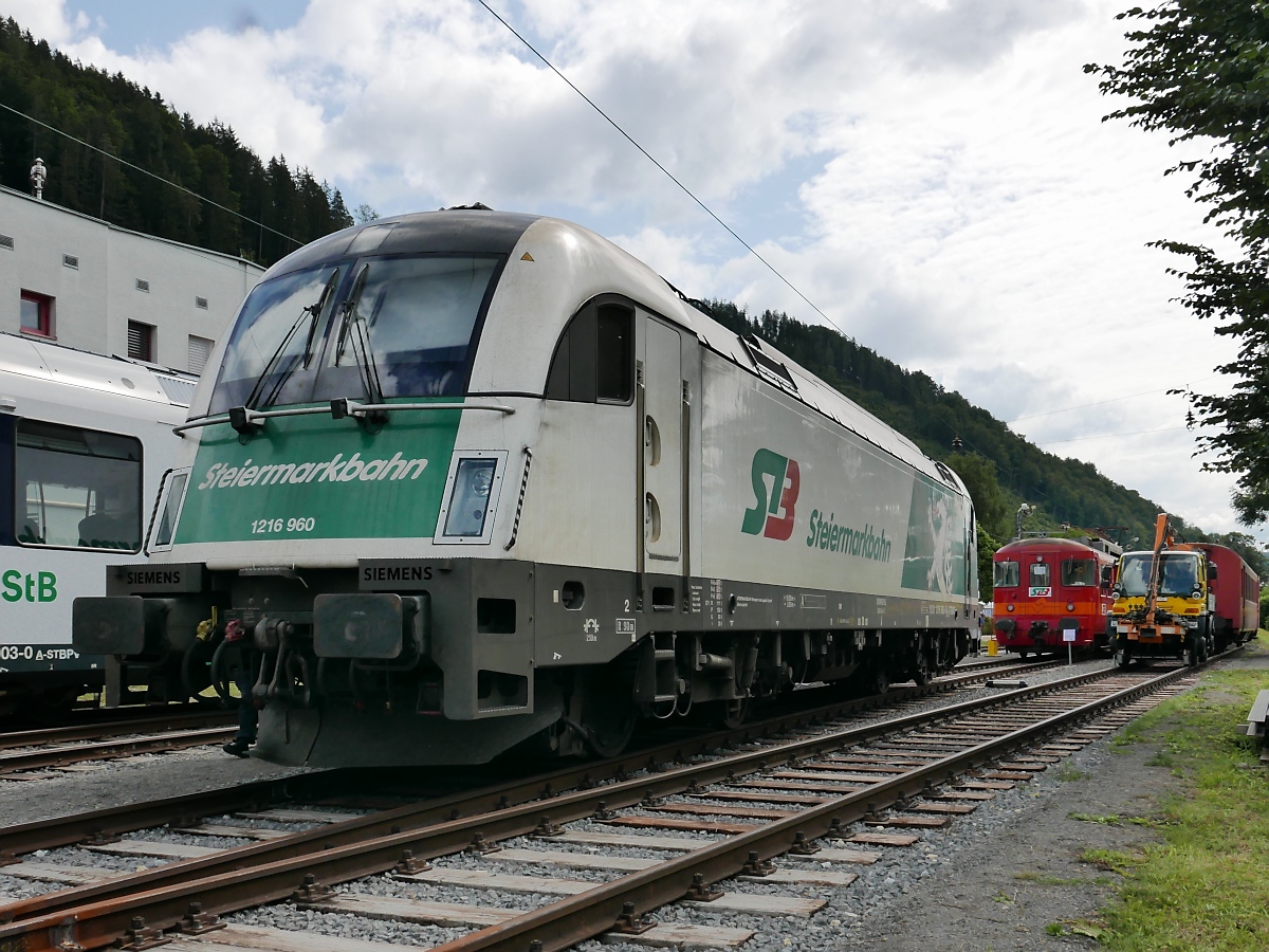 1216.960 im Bahnhof Übelbach anlässlich einer Fahrzeugausstellung zur 100-Jahr-Feier der Strecke Peggau-Übelbach, 04.08.2019
