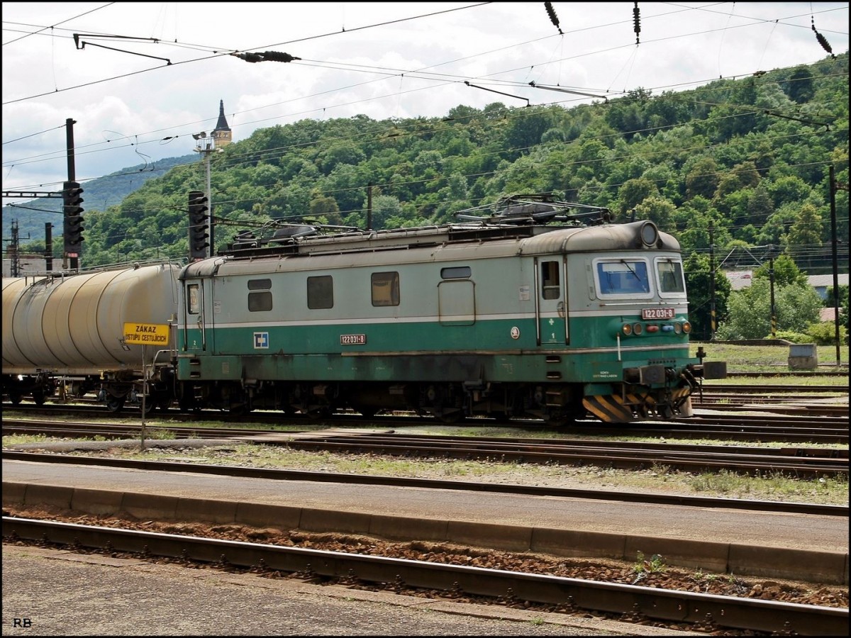 122 031 in Bahnhof Usti nad Labem zapad. Aufgenommen 05.05.2013