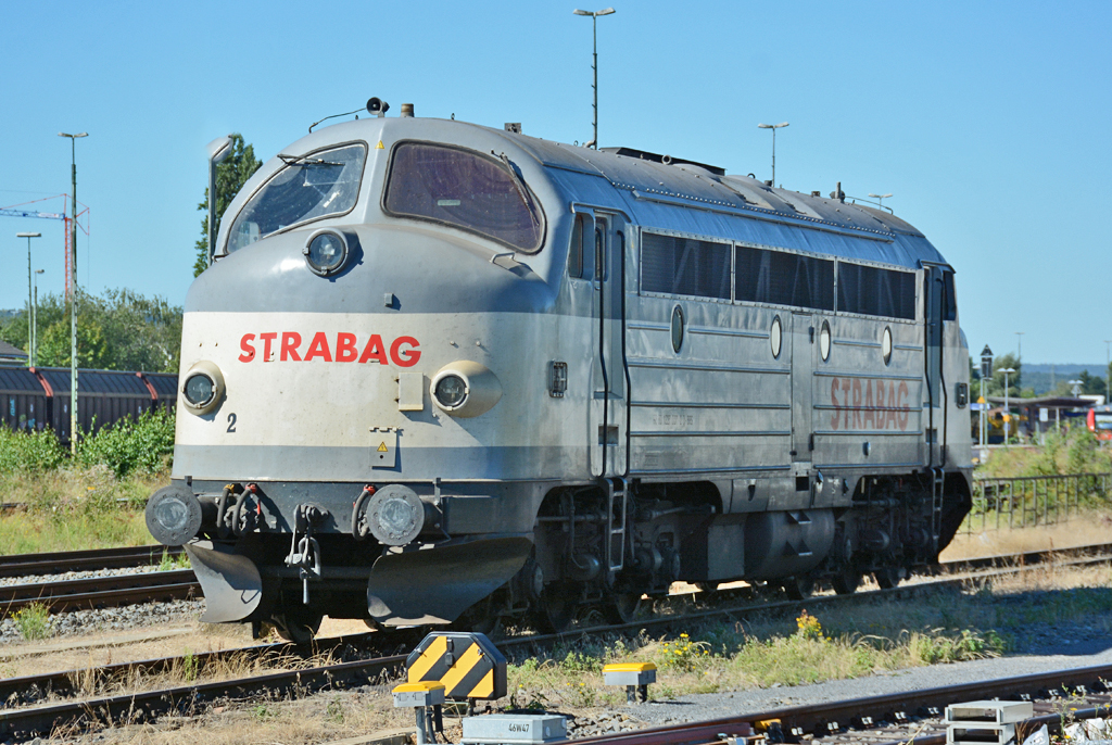 1227 007-2 der  STRABAG  auf dem Bahnhofsgelände in Euskirchen - 24.08.2016