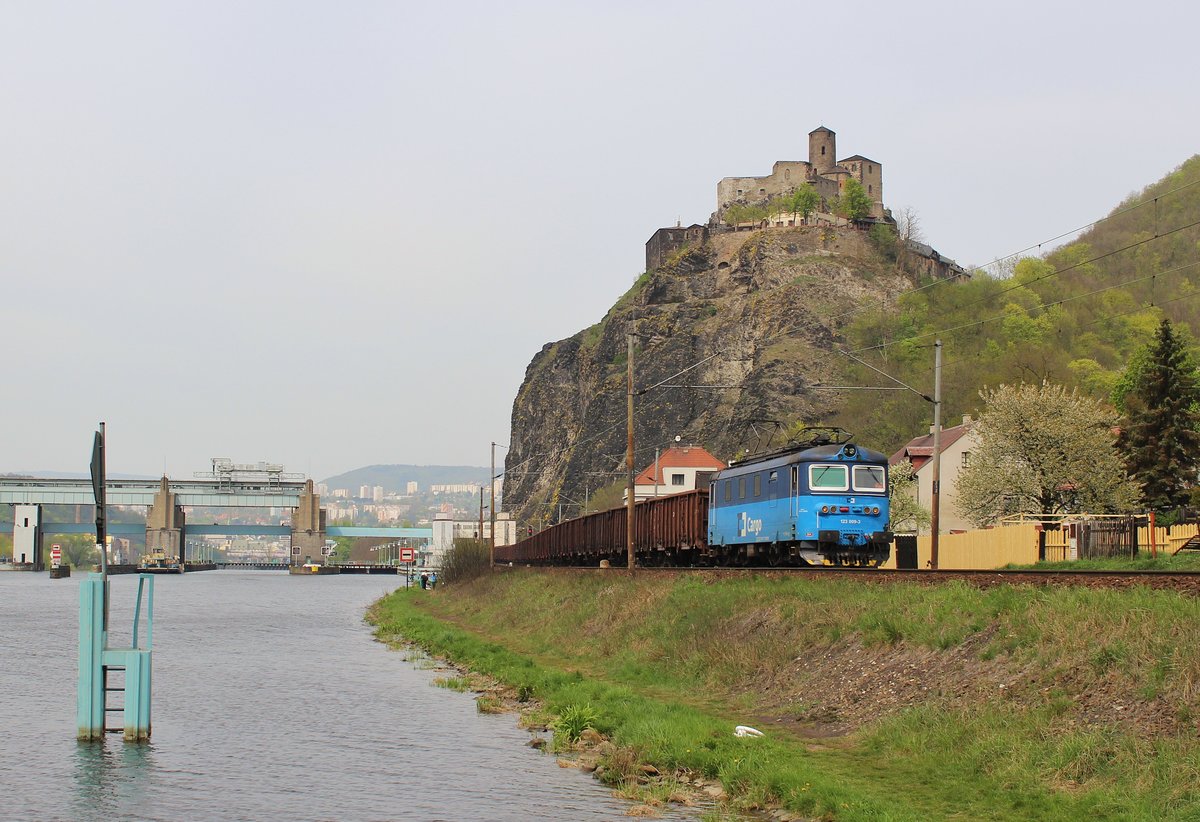 123 009-3 zu sehen am 25.04.15 in Ústí nad Labem-Střekov.