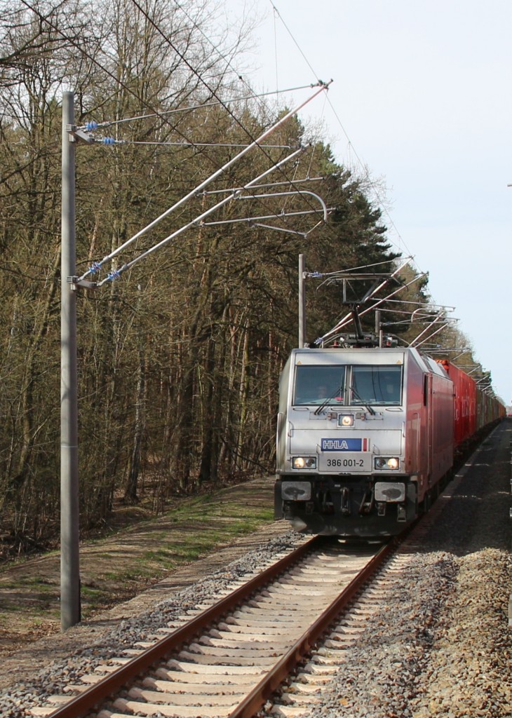12.4.2015 386 001 vor Rangsdorf mit Containerzug Richtung Elsterwerda aus RE3 aufgenommen