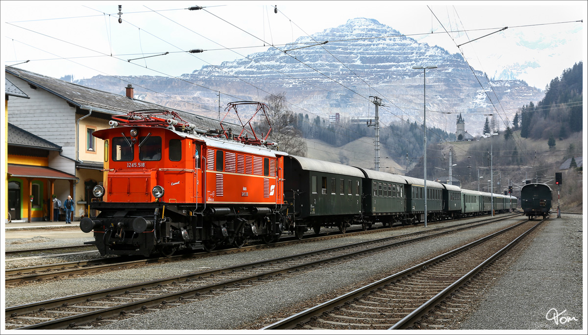 1245.518  Eumel  kurz vor der Abfahrt im Bahnhof Eisenerz.
19_03_2016