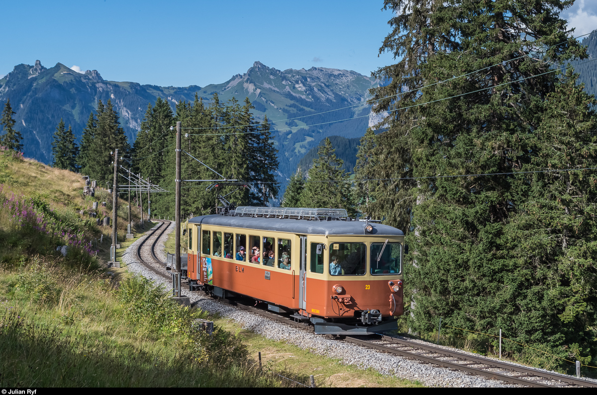 125 Jahre BLM: Be 4/4 23 befindet sich am 13. August 2016 zwischen Grütschalp und Winteregg. Der Triebwagen stammt aus derselben Serie wie die Be 4/4 21 und 22, er besitzt jedoch kein Gepäckabteil.