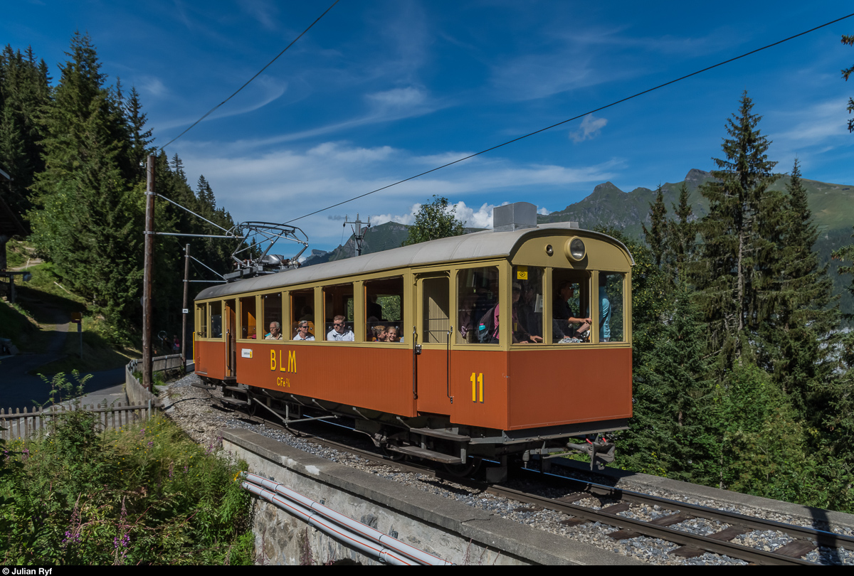 125 Jahre BLM: Der CFe 2/4 11 aus dem Jahr 1913 erreicht am 13. August 2016 Mürren.