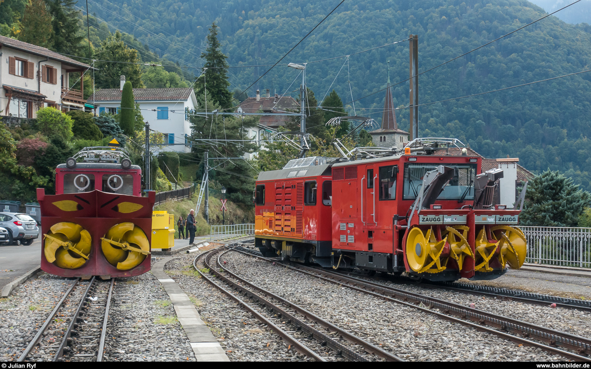 125 Jahre Glion - Rochers de Naye am 16. September 2017: Hem 2/2 11 mit der neuen Xrote 4 neben der alten Schleuderkomp in Glion.