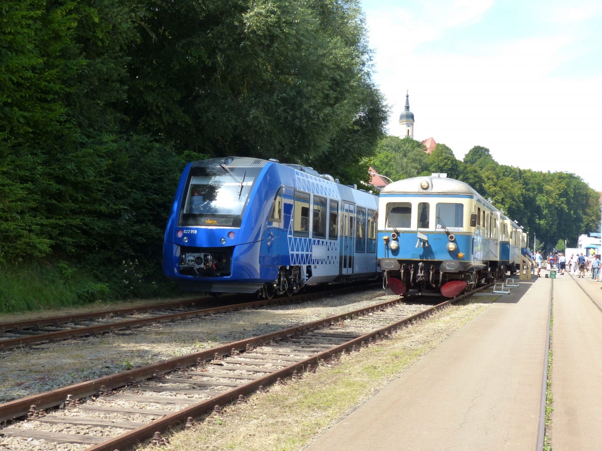 125 Jahre Länderbahn.Alt trifft neu. Der neue vlexx(622 918) neben den Regentalbahn Esslinger VT07.Viechtach 20.07.2014.