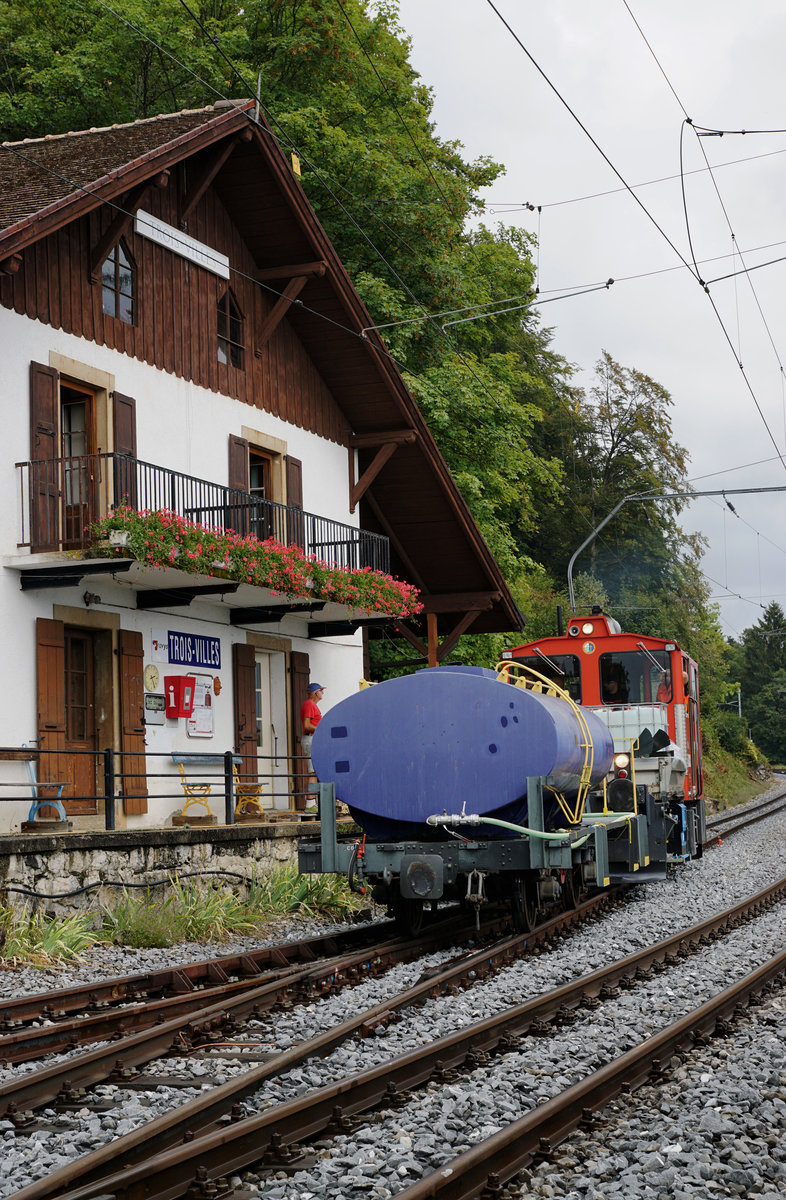 125 Jahre Yverdon-les-Bains-Ste-Croix
TRAVYS/YStC
LA TRACTION
Am 1. und 2. September 2018 feiert die Strecke Yverdon-les-Bains-Ste.Croix ihr 125. Jubiläum.
Zur Erinnerung an die ersten Betriebsjahre stehen an beiden Festtagen Dampfzüge für Sonderfahrten im Einsatz.
Am 29. August 2018 fand die Probefahrt mit der G 2/3 + 3/3 E 206 und den BC 74 und BC 75 zwischen Yverdon-les-Bains und Ste-Croix statt.
Foto:  Walter Ruetsch  
